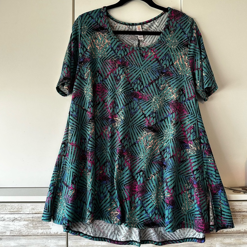 🎨 LuLaRoe Tunic Top S Geometric Print Pink Blue Flowy Tee
